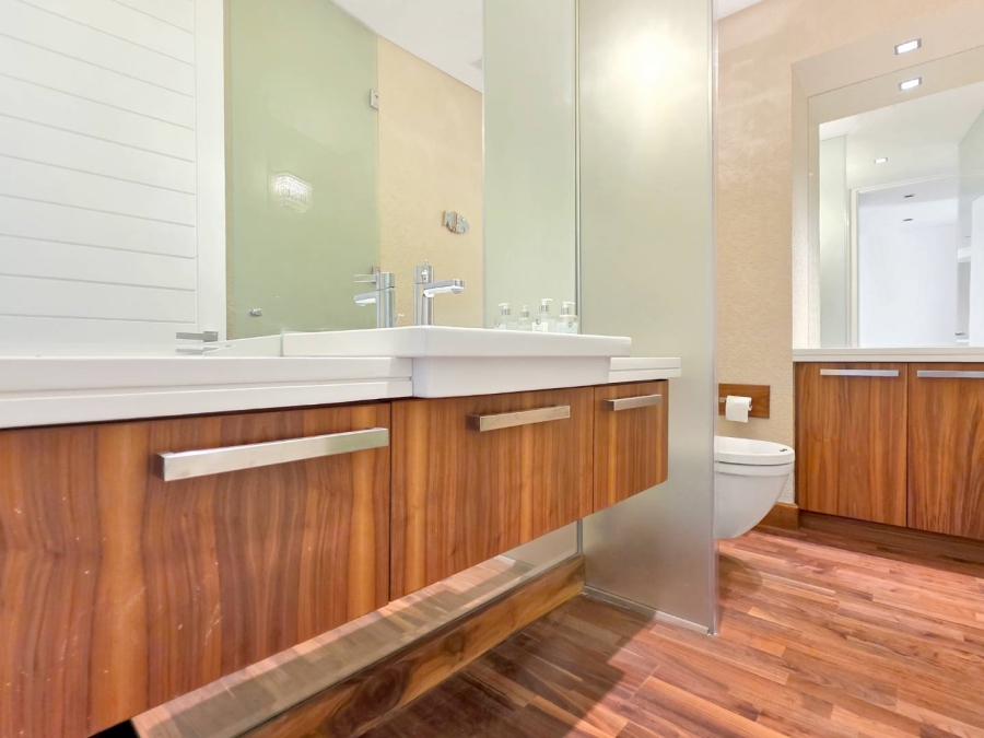 2 Bedroom Property for Sale in Sea Point Western Cape